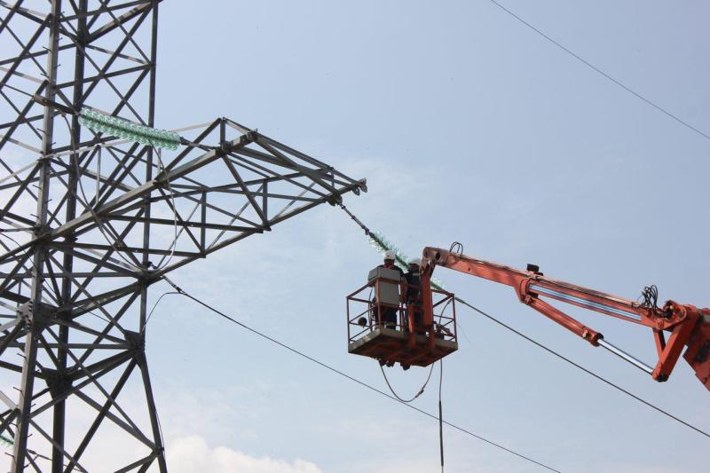 Филиал ПАО «Россети» обновил изоляцию на магистральных ЛЭП Тульской области