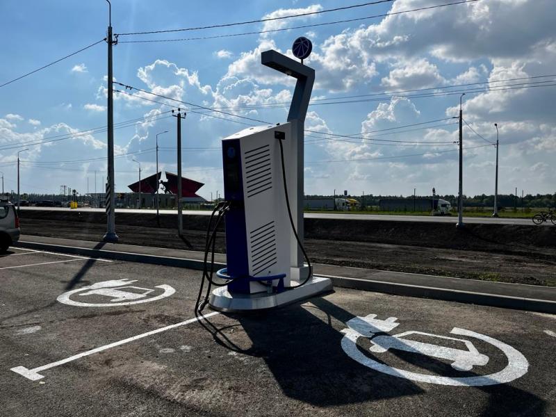 Электрозарядная станция для автомобилей установлена возле мемориала «Курская битва»