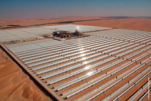 В ОАЭ построили крупнейшую тепловую солнечную электростанцию