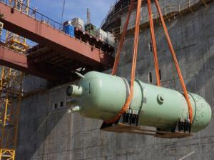 На Нововоронежской АЭС-2 на штатное место установили компенсатор давления