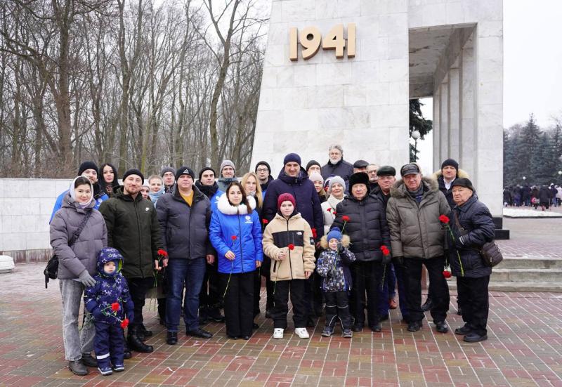 В филиале «Россети Центр» почтили память героев-освободителей Курска