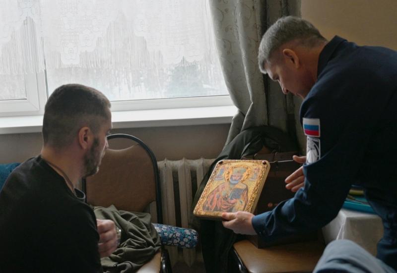 Игорь Маковский навестил в госпитале раненого в ходе спецоперации работника «Брянскэнерго»