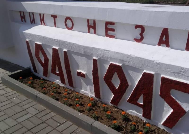 Сотрудники Удмуртэнерго благоустроили памятники героям Великой Отечественной войны