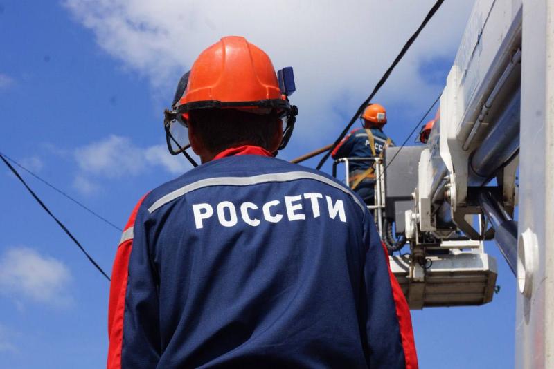 Сотрудники «Курскэнерго» восстанавливают электроснабжение после прохождения грозового фронта