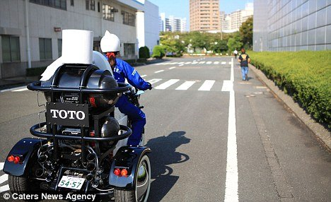 В Японии создан мотоцикл-туалет