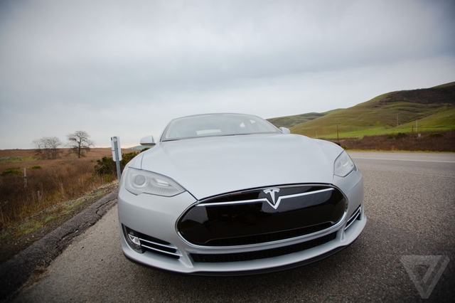 Tesla собирается построить собственную фабрику аккумуляторов