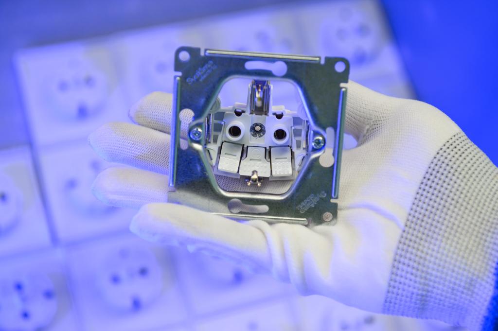 «Систэм Электрик» получила патент на изобретение механизмов с быстрозажимными клеммами для розеток и выключателей