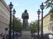 В Санкт-Петербурге установили светодиодные фонари в классическом стиле на Малой Конюшенной